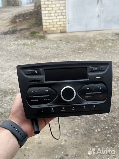 Штатный магнитофон granta