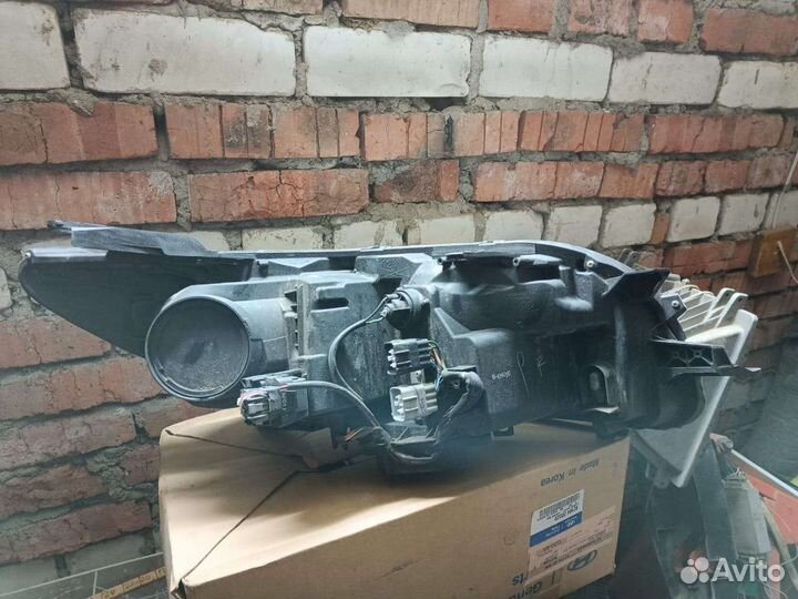 Фара левая Mitsubishi pajero sport 3