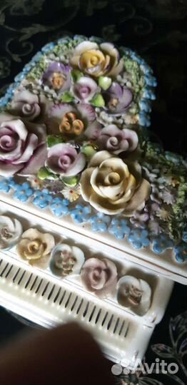 Шкатулка фарфоровая 