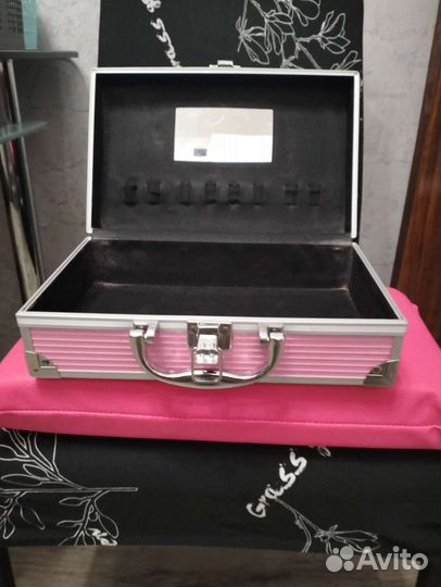 Подушечка и кейс для маникюра