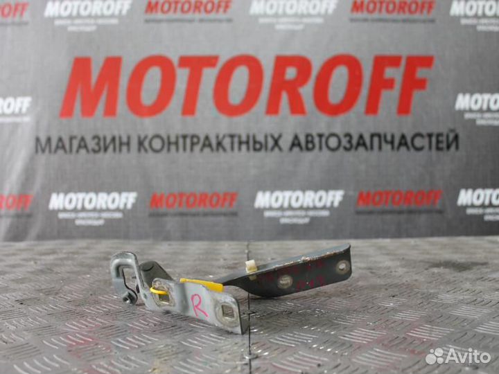 Шарнир капота Примьера P12 правый А695