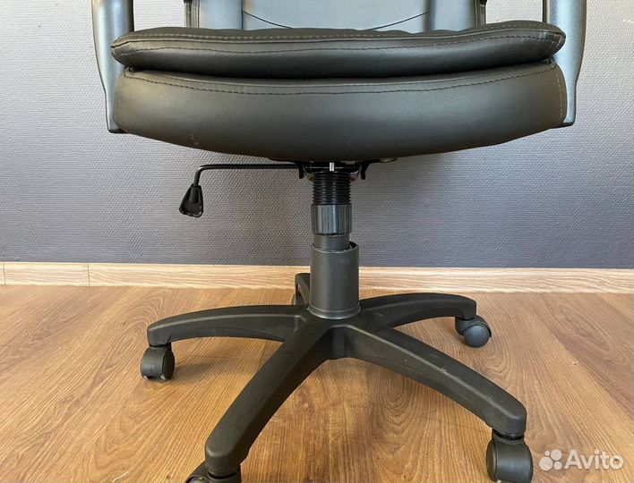 Компьютерное кресло. Гарантия 1 год