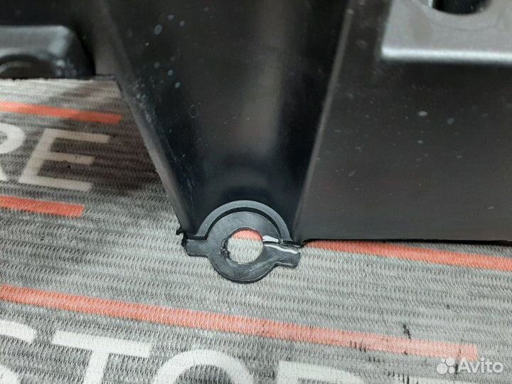 Ящик для инструментов левый Bmw X5 E53 N62B44A