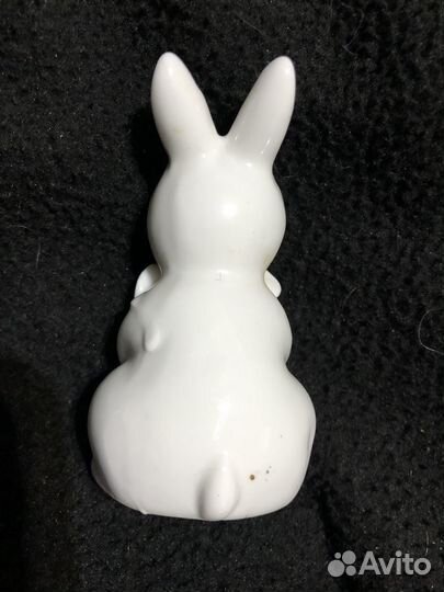 Фигурка фарфоровая 