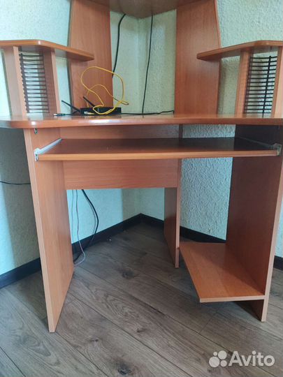 Компьютерный стол угловой