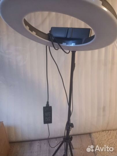 Кольцевая светодиодная лампа