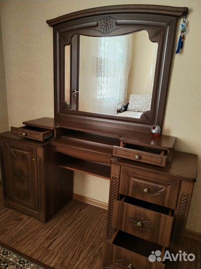Туалетный столик с зеркалом бу