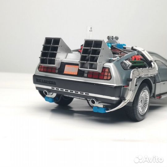 Hot Wheels Elite DeLorean DMC-12 1/18