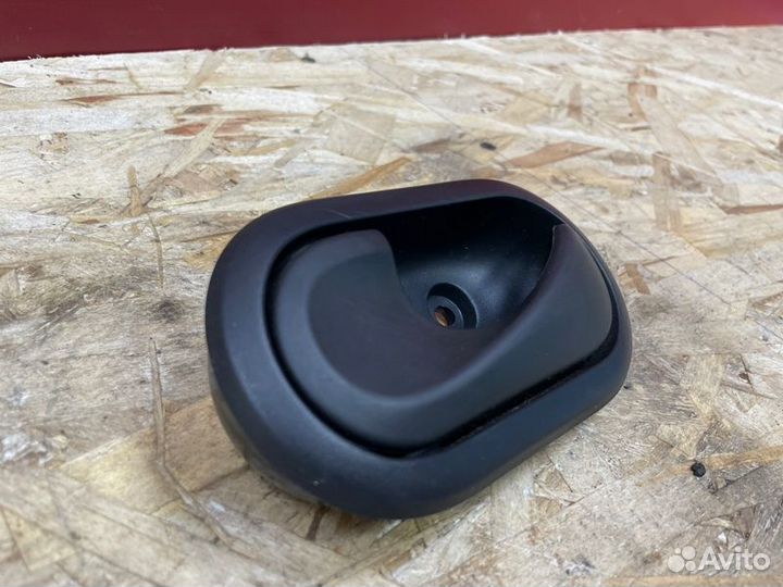 Внутренняя ручка двери левая Renault Duster