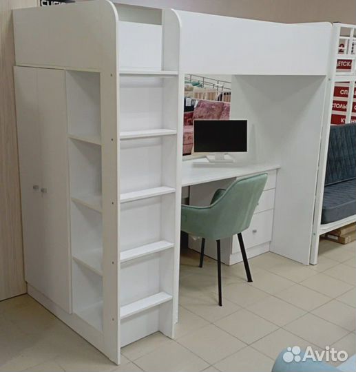 Детская кровать чердак со столом и шкафом