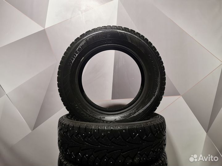 Hankook Winter I'Pike 215/65 R17 98T