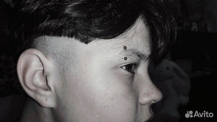Модель на пирсинг