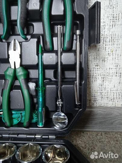 Инструмент в кейсе 142 предмета