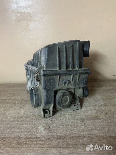 Корпус воздушного фильтра VW Passat B3 1988-1993