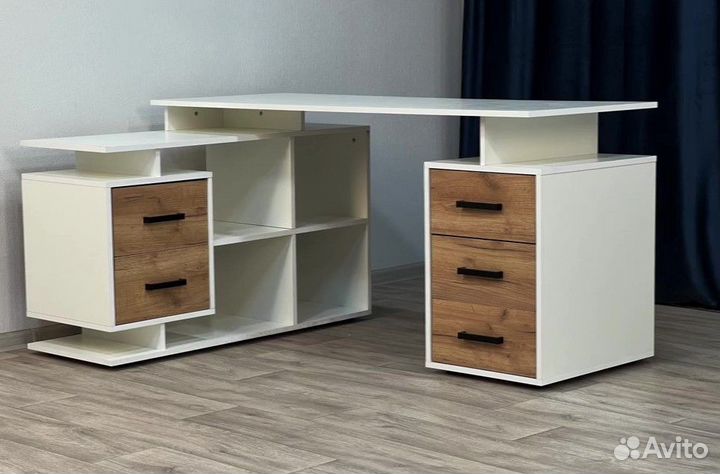 Угловой компьютерный стол