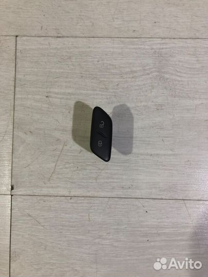 Кнопка блокировки дверей volkswagen polo 5 рест 1