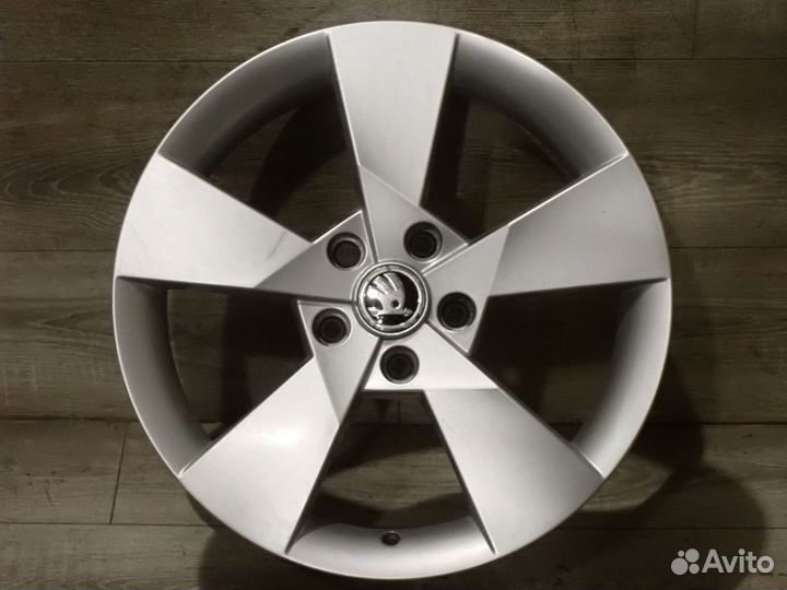 Комплект оригинальных дисков Skoda Octavia A7 R17