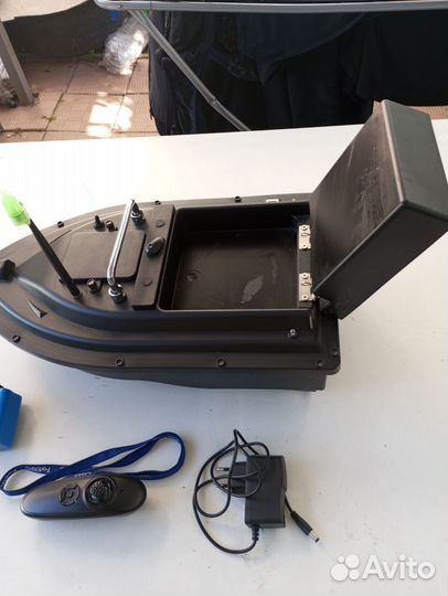 Прикормочный кораблик для рыбалки