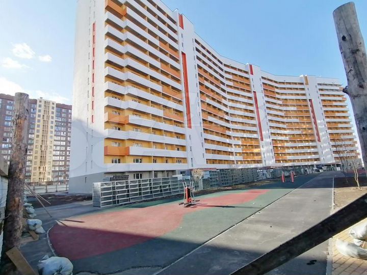 2-к. квартира, 52 м², 1/15 эт.