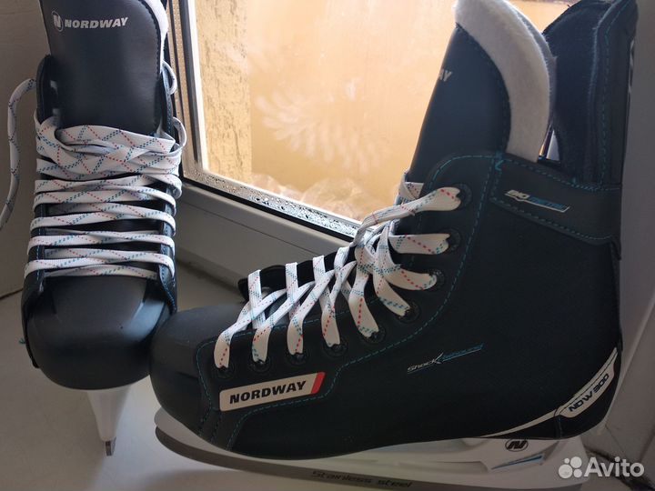 Коньки хоккейные