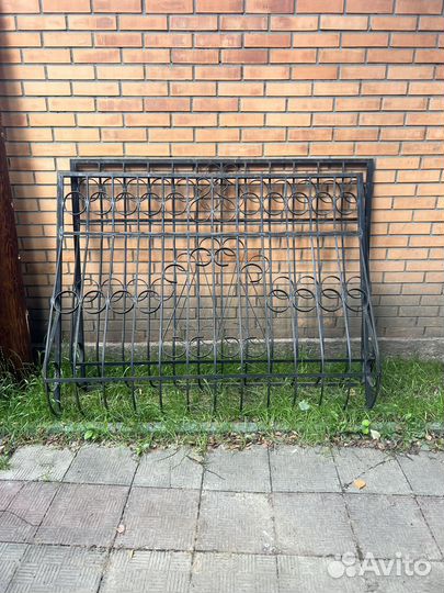 Решетки для окна новые совсем оба