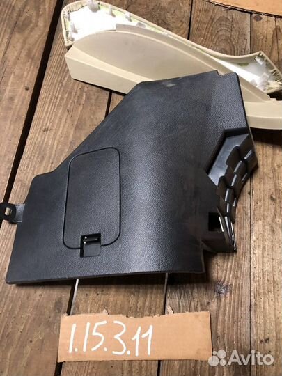 Накладка передней стойки левая Infiniti Qx70 S51