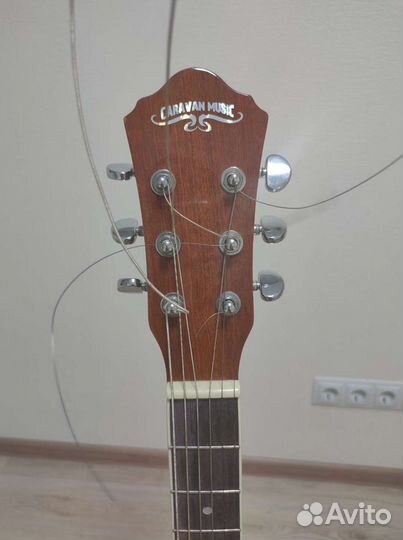 Акустическая гитара