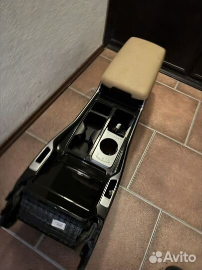 Подлокотник KIA Sorento MQ4