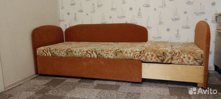 Продам детский диван
