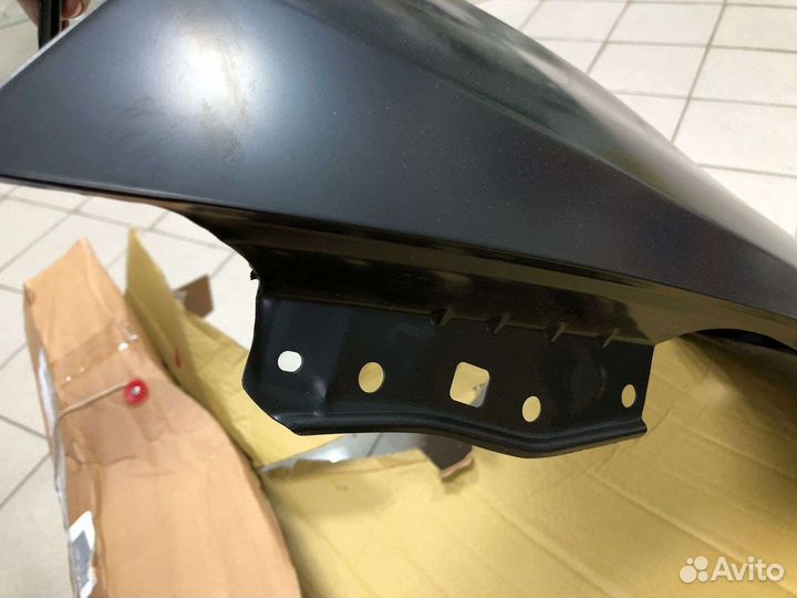 Крыло правое Nissan Tiida
