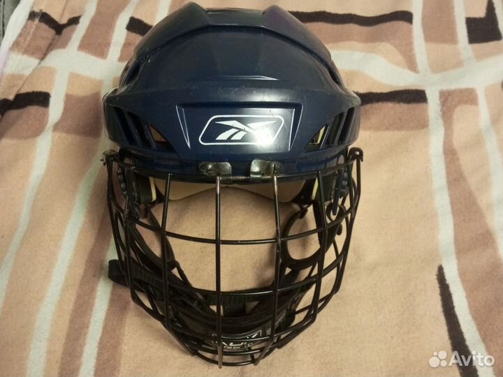 Хоккейный шлем