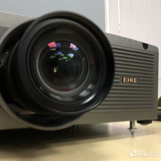 Профессиональный видеопроектор Eiki LC-WXL200