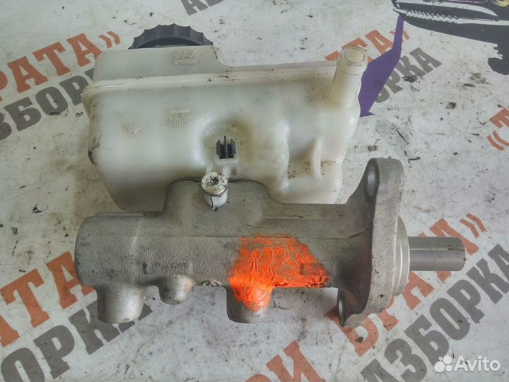 Ниссан Навара Главный тормозной цилиндр с бачком