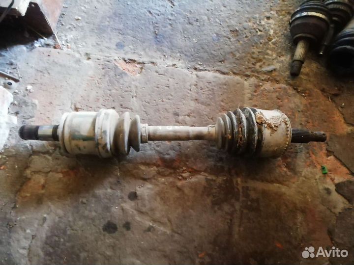 Привод левый Mitsubishi Pajero Montero 3