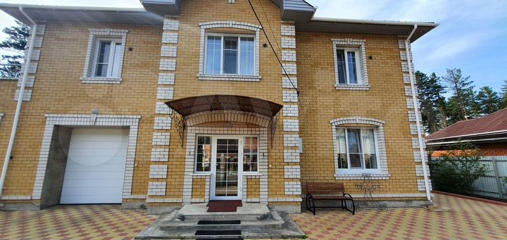 Коттедж 415 м² на участке 9,4 сот.