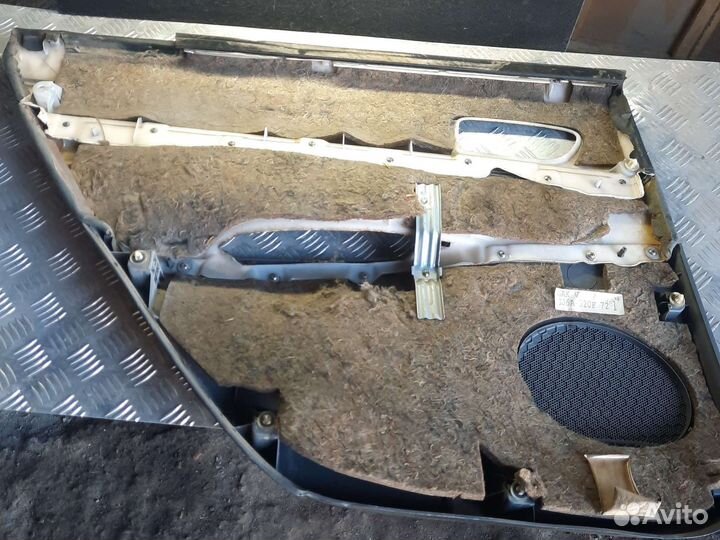 Обшивка задней правой двери mazda 6 gg