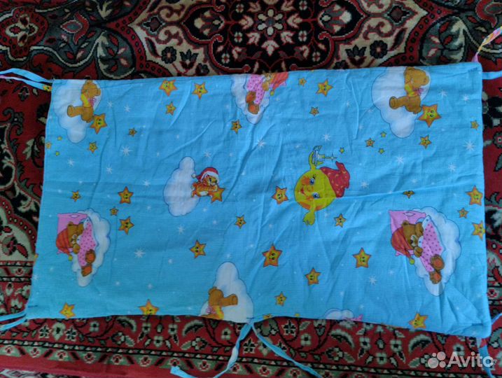 Бамперы на детскую кроватку