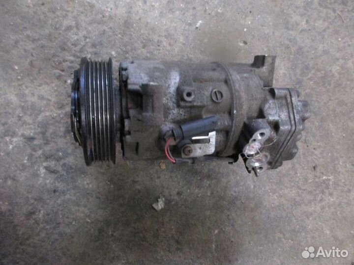 Компрессор системы кондиционирования BMW 1-серия E