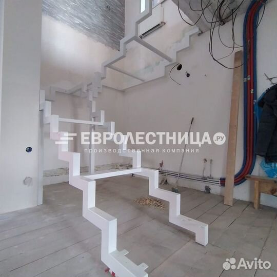 Лестница для дома на 2 этаж