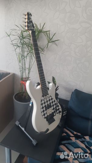 Электрогитара