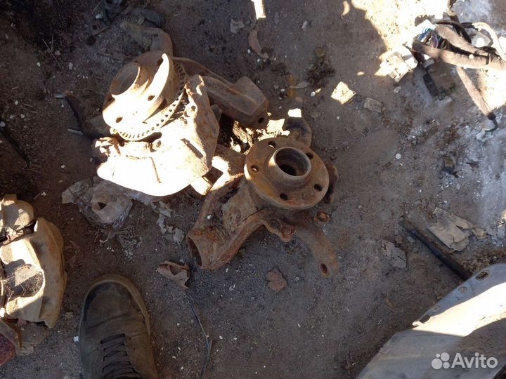 Skoda octavia A4 Кулак поворотный