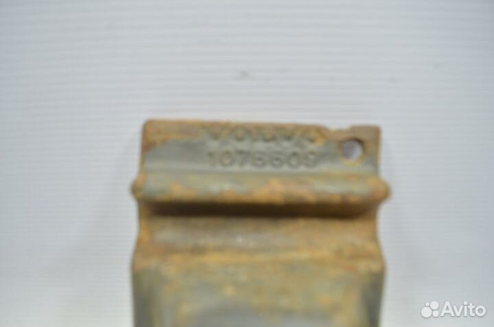 Регулировочный клин рессоры, переднего моста, левый volvo FM12 (01.98-12.05)