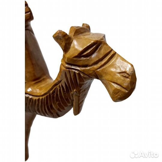 Сувенирный резной деревянный верблюд