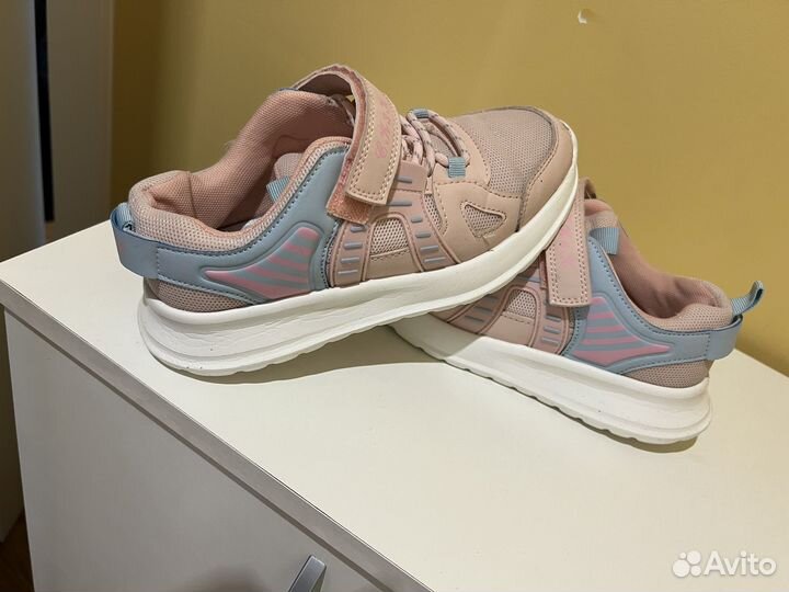 Кроссовки детские