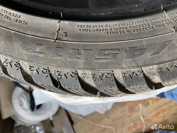 Royal Black Royal Stud 225/45 R17