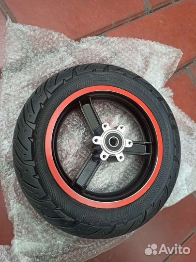 Колесо куго m4 в сбор, бескамерная литая резина