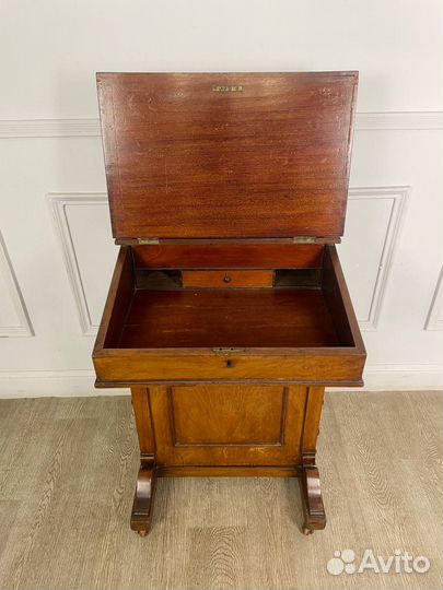 Антикварный рабочий стол