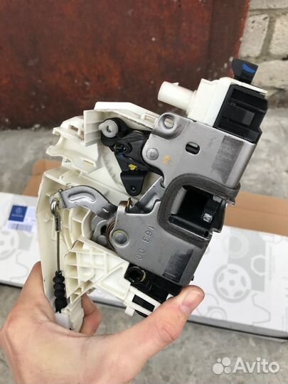 Замки задних дверей Mercedes w204 A2047302835