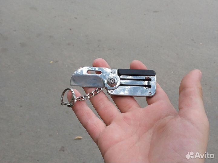 Брелок с битами -ножик