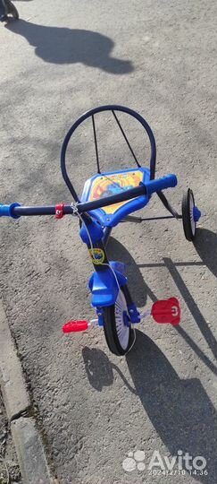 Трёхколёсный велосипед синий трактор